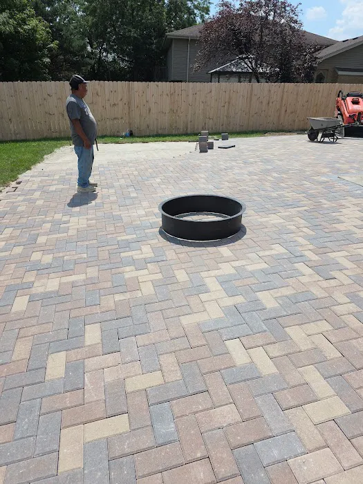 Bermudez Landscaping and snow removal Picture 7