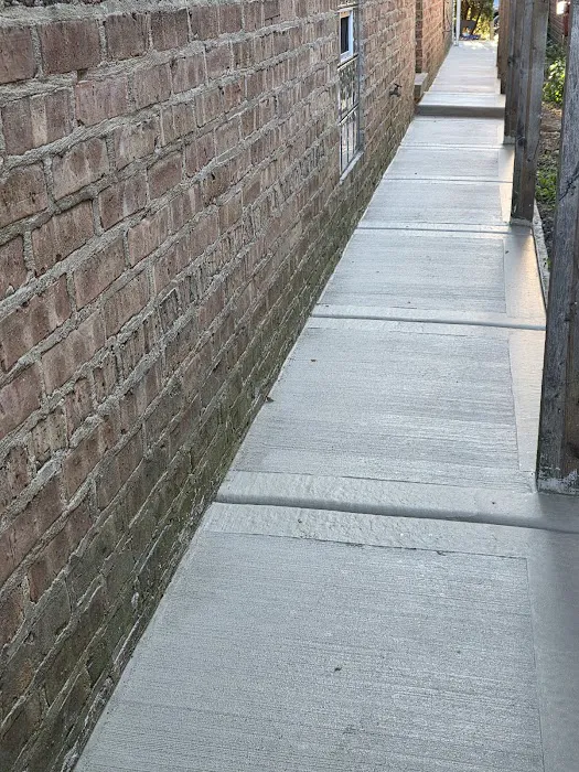 Bermudez Landscaping and snow removal Picture 10