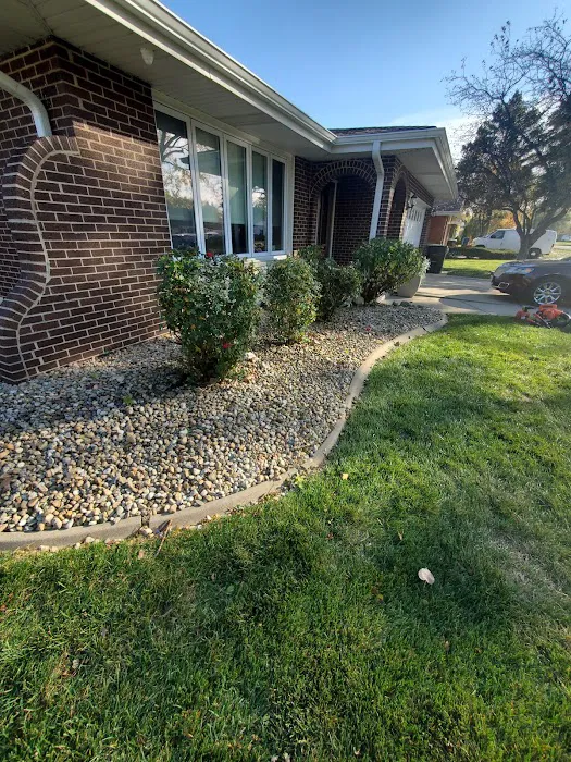 Cesar's Lawn Maintenance & Services Picture 3