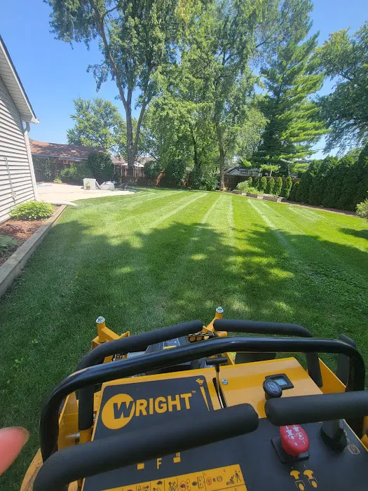 Cesar's Lawn Maintenance & Services Picture 1