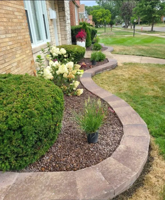 Yuritzy cc Landscaping Inc Picture 1
