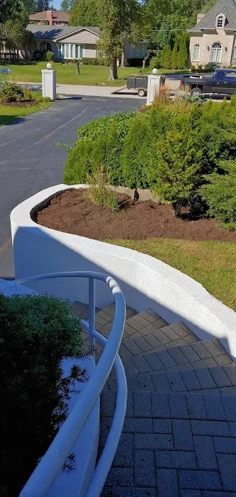Ruiz Snow Removal & Landscaping Picture 2