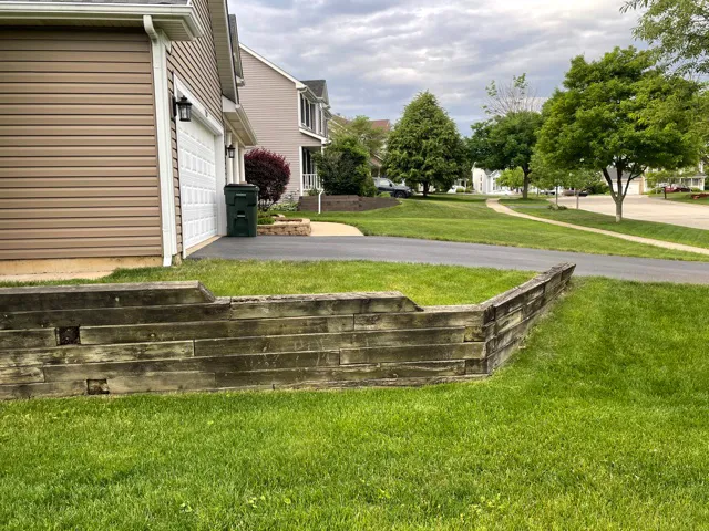 Montano's Landscaping Picture 3