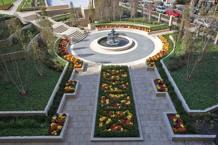 Atrium Commercial Landscaping Picture 4