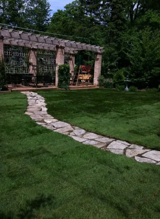 Leo Orlando Landscaping Picture 3