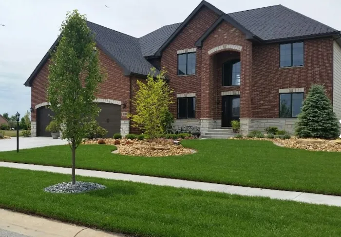 Alvarez Landscape & Lawn Maintenance Picture 5