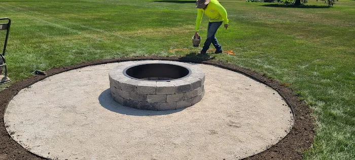 J&J LANDSCAPING GREEN INC Picture 2