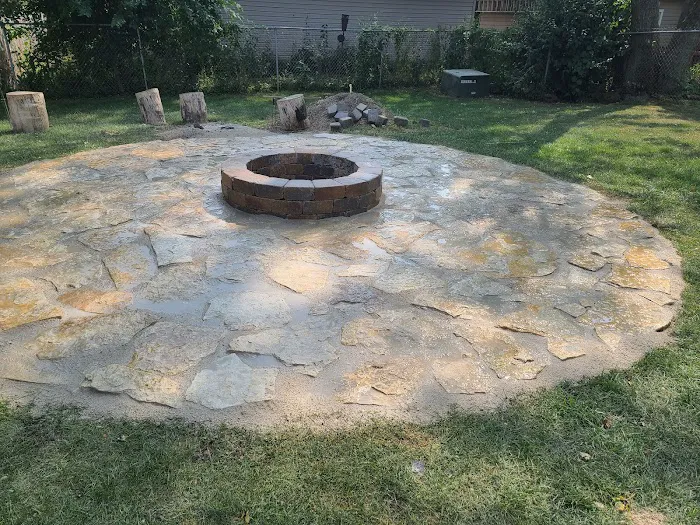 J&J LANDSCAPING GREEN INC Picture 8