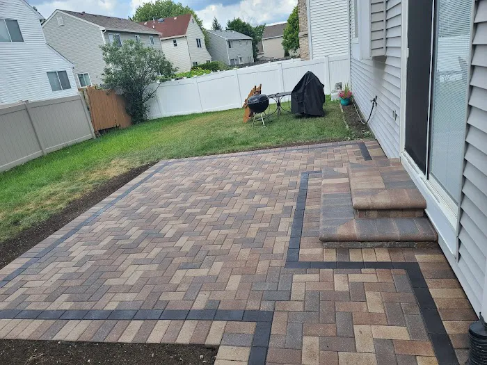 J&J LANDSCAPING GREEN INC Picture 9