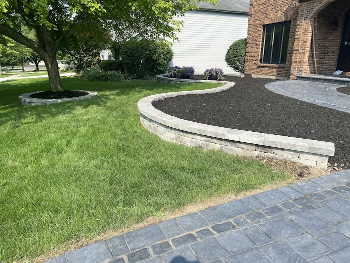 JULIO'S SERVICES LAWN CARE AND SNOW REMOVAL. Picture 6