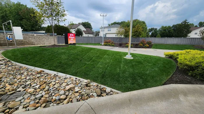 Dean's Pools & Landscaping Inc Picture 4