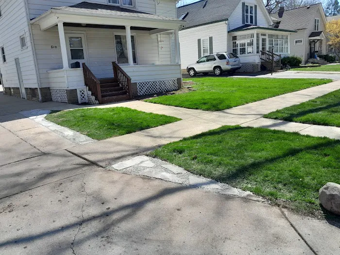Looking Good Landscaping Picture 3