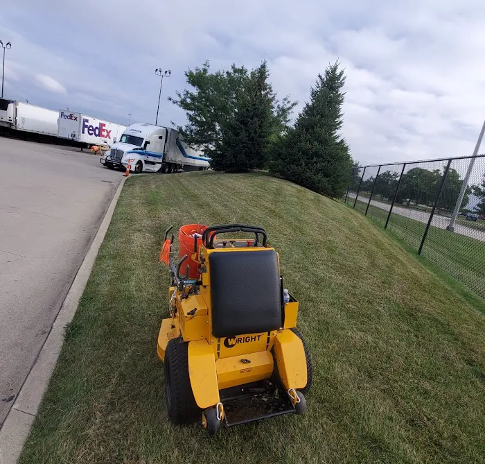 Armstrong Lawn Care Services LLC Picture 10