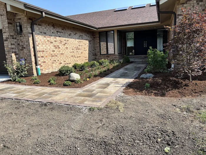 EM Landscaping Picture 4