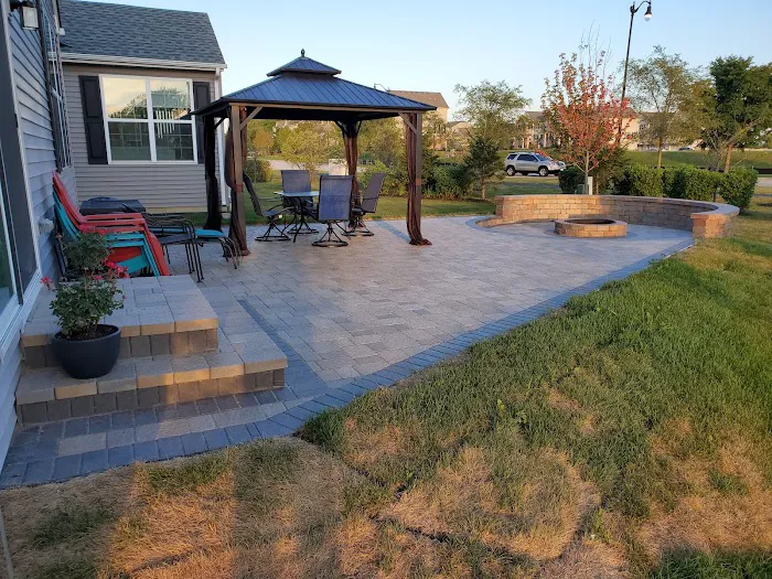 River Land Landscaping Inc Picture 3