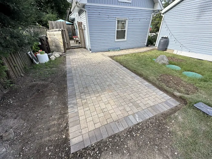 Aparicio’s Lawn Care Inc Picture 8