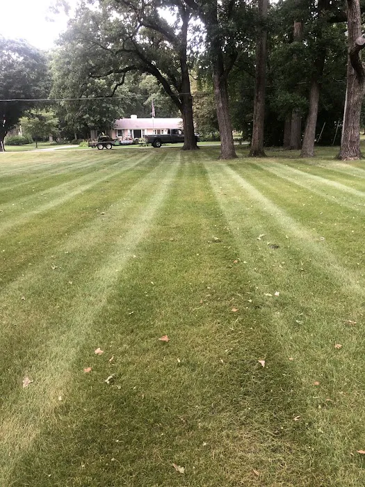 Quick Cuts Lawn Care Picture 7