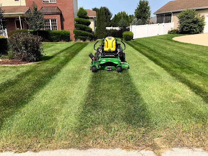Quick Cuts Lawn Care Picture 1