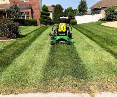 Quick Cuts Lawn Care