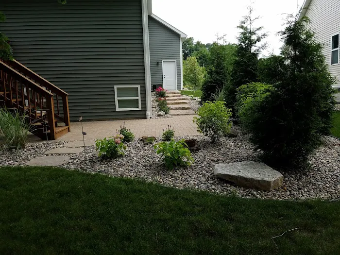 Vega's Landscaping Picture 4