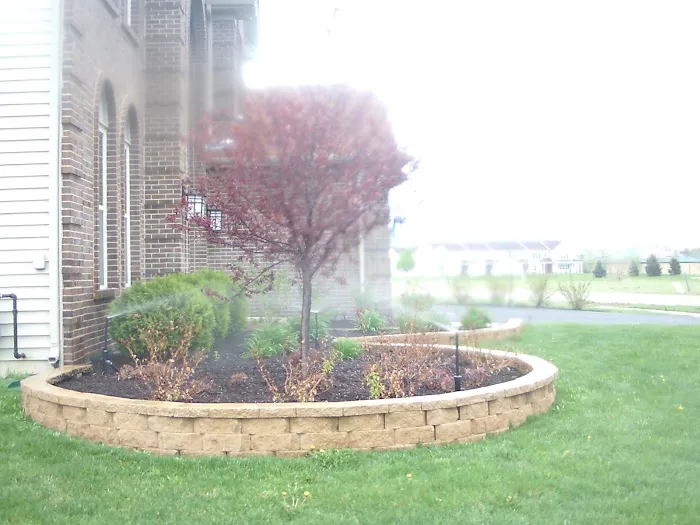 Breezes Landscaping Picture 3