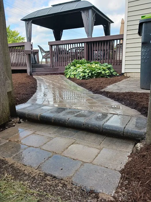 Tinajero Lawn Care & Maintenance Inc. Picture 10
