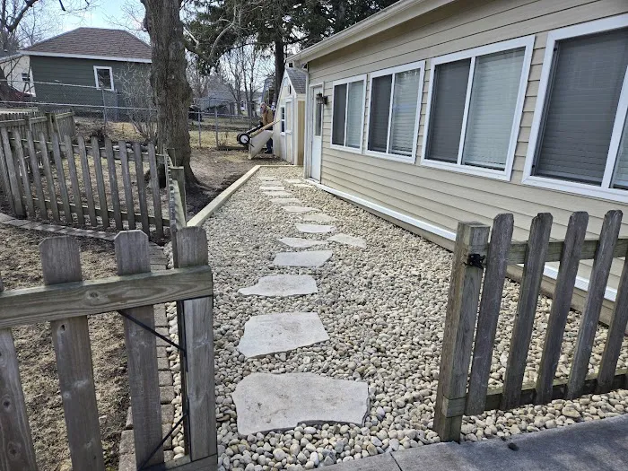 Chepe Landscaping and Snow Removal Picture 3