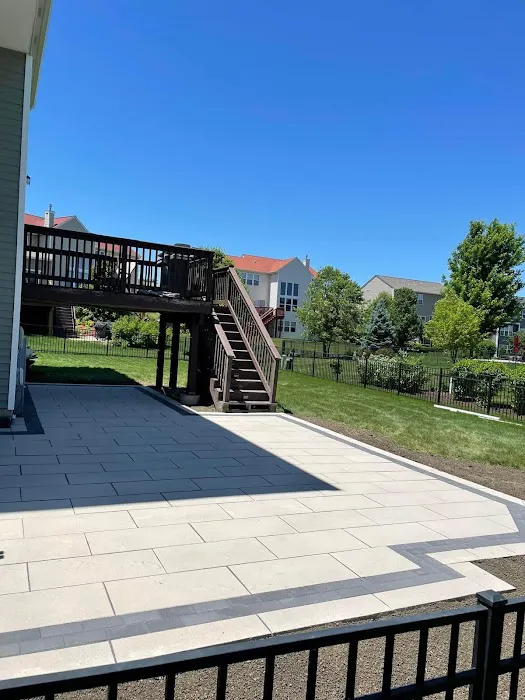 Green atrium land care landscape snow removal Picture 1