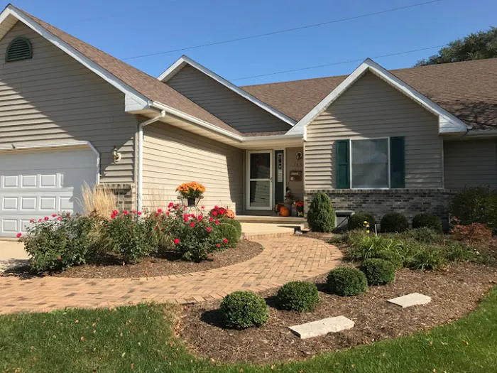 Stran's Garden Center & Landscaping Picture 6