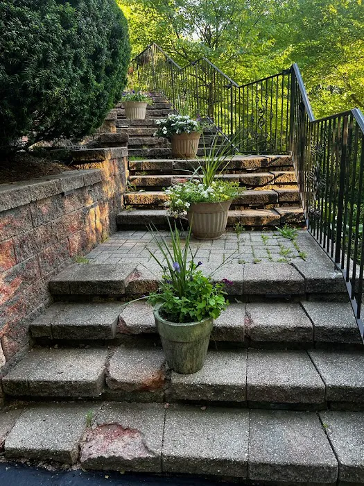 Apple Leaf Landscaping Co. Picture 5