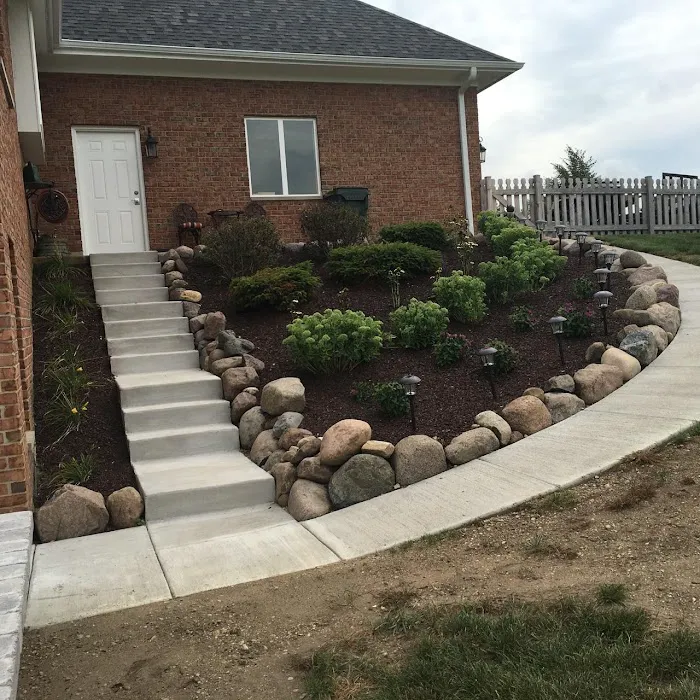 Apple Leaf Landscaping Co. Picture 2