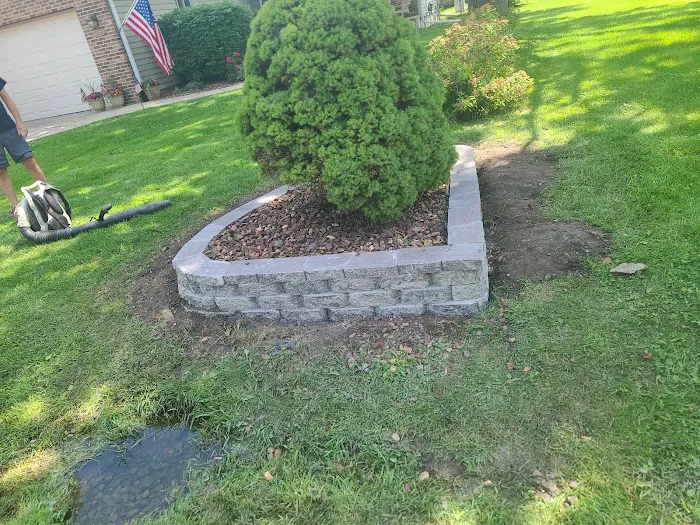 Rafael Landscaping Picture 3