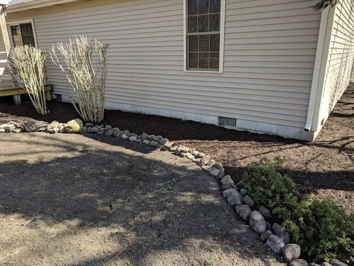 Aaron's Lawn Care Picture 2