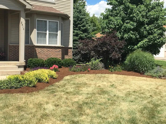 Geneva Landscapes and Maintenance llc. Picture 4
