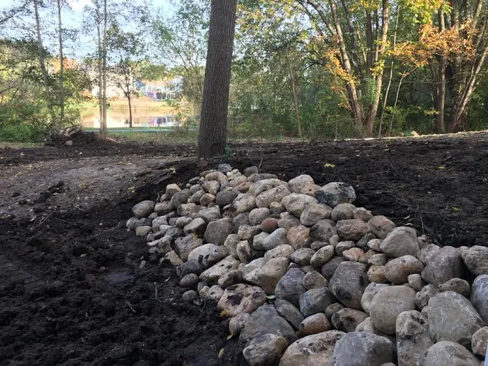 Geneva Landscapes and Maintenance llc. Picture 5