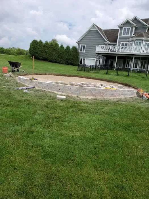 Benny & Ericks Landscaping Picture 4