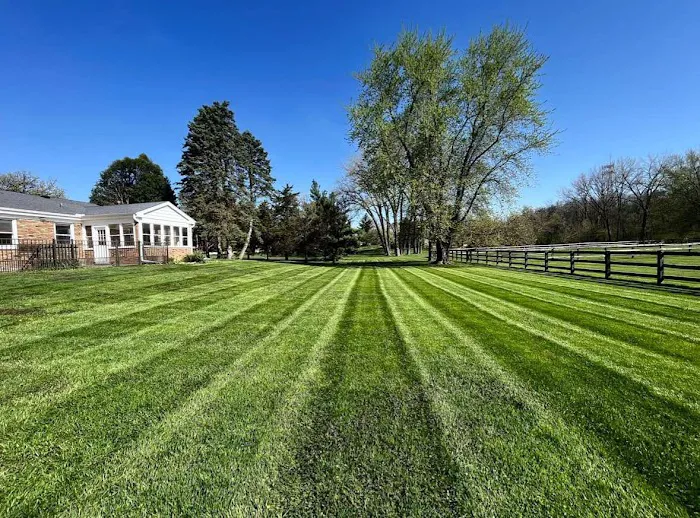 Arbor Ridge Lawn Care Services LLC Picture 1