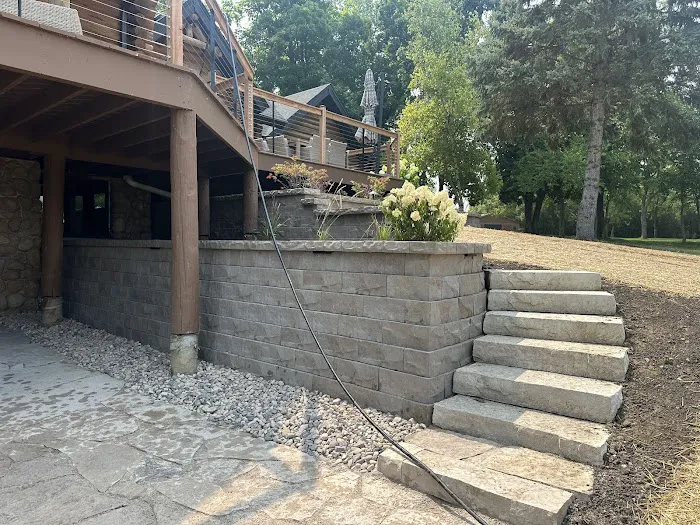 Lunda Landscaping & Construction Picture 9
