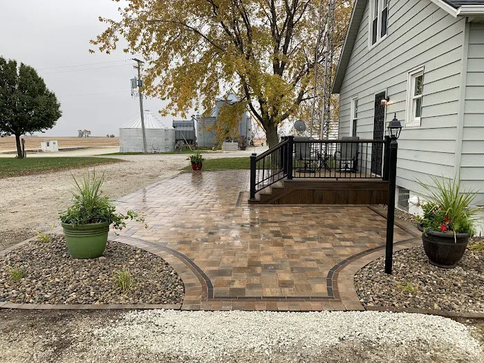 Harkins Unique Landscapes LLC Picture 3