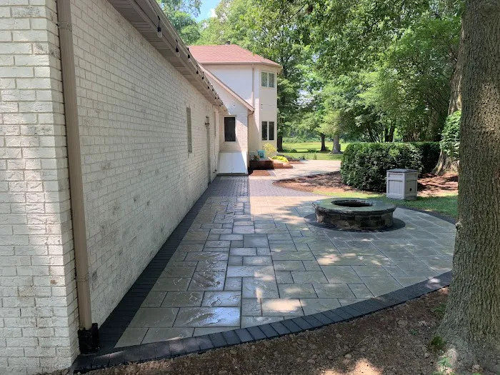 Harkins Unique Landscapes LLC Picture 1
