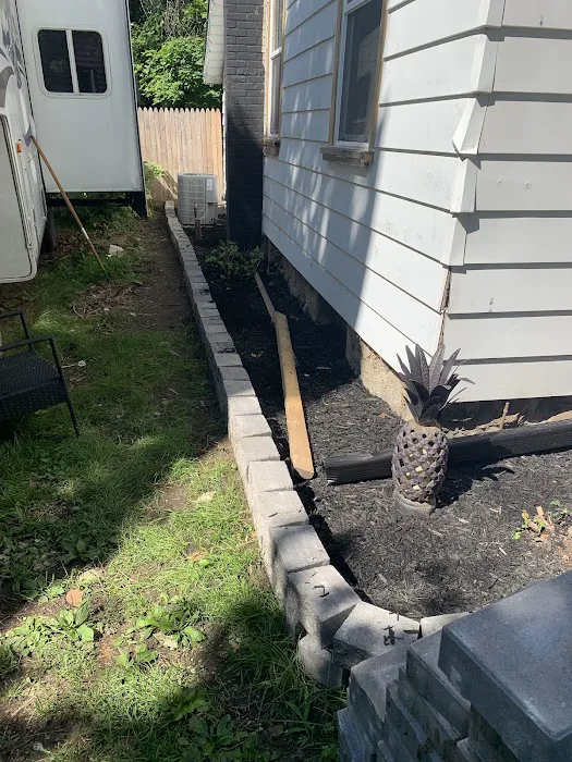 Mike's Landscaping Picture 3