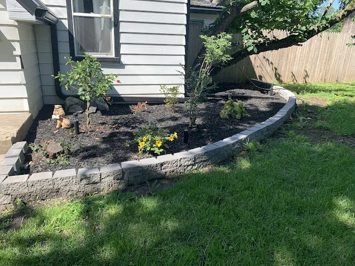 Mike's Landscaping Picture 7
