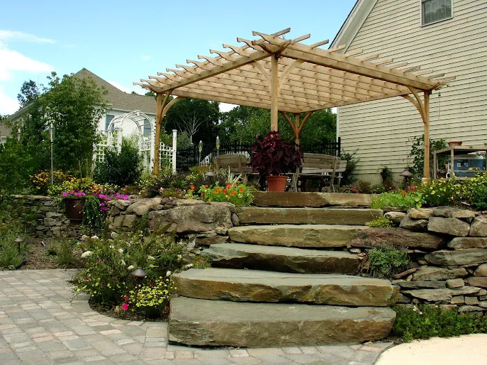 River Landscaping & Tree Service Picture 3
