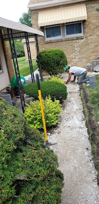River Landscaping & Tree Service Picture 8