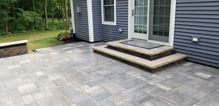 River Landscaping & Tree Service Picture 1