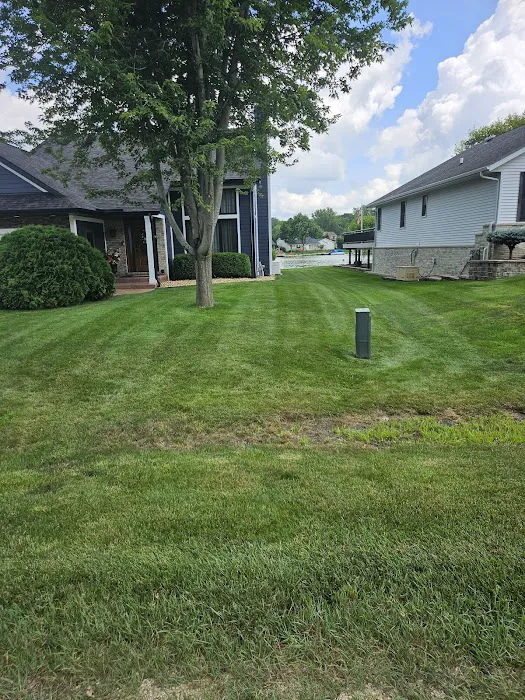 Lee's Lawn service and Landscaping Picture 3
