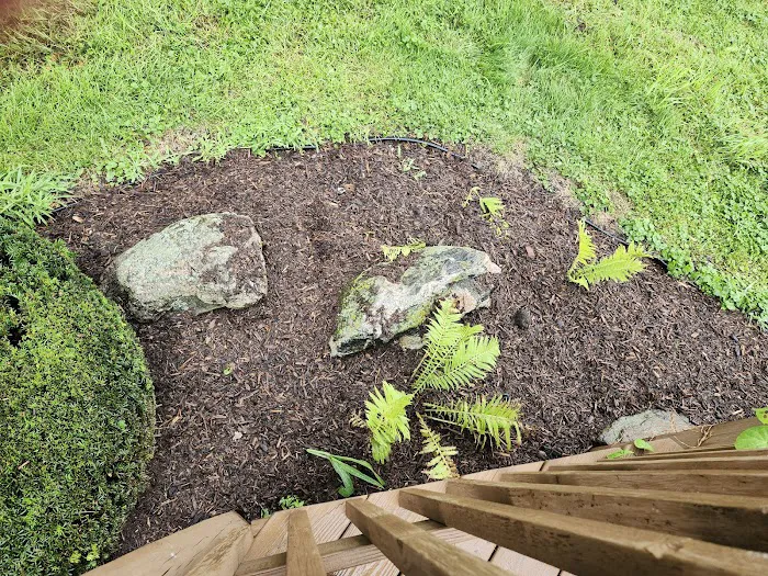 R Larson & Sons Landscaping Picture 6
