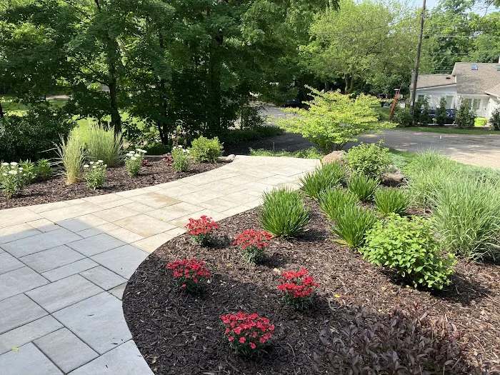 B & J Tree & Landscape Service Picture 2