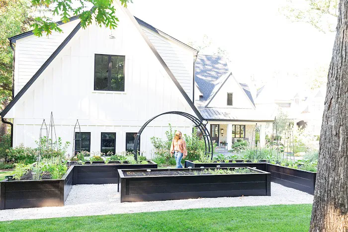 Katie Oglesby Edible Garden Designer: Kitchen Garden Design House Picture 2