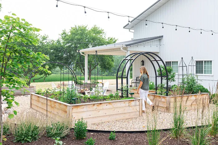 Katie Oglesby Edible Garden Designer: Kitchen Garden Design House Picture 4
